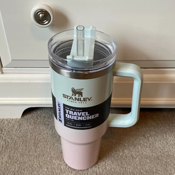 Rare find .. light green & pink 40 oz